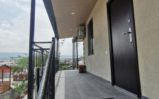 Guest House 35