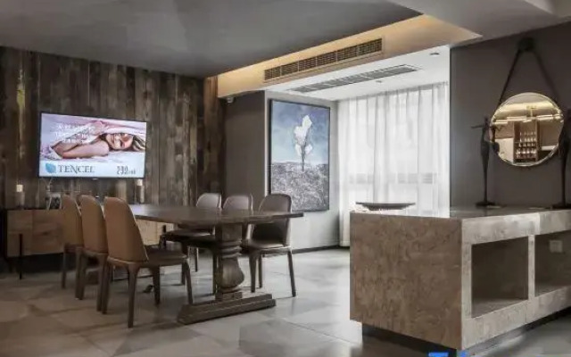 Xidu Hotel (Chongqing Yangjiaping Subway Station Zoo)