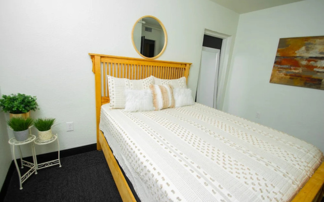 Vintage Elegance - Condo Steps Away From Casino