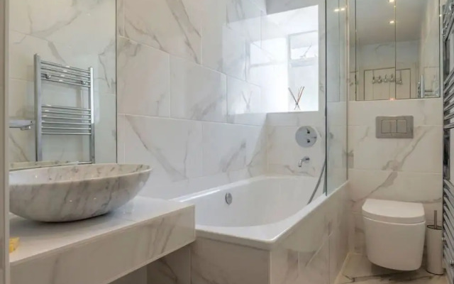 A Regal Abode - Marylebone - by Frankie Says