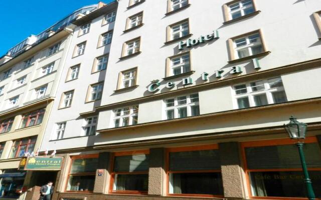 Central Hotel Prague вид на фасад