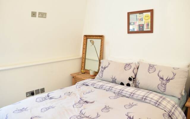Апартаменты 2 Bedroom Top Floor Apartment in Islington комната для гостей