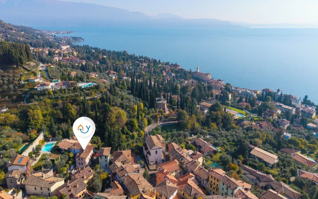 Le Fontane With View Lake