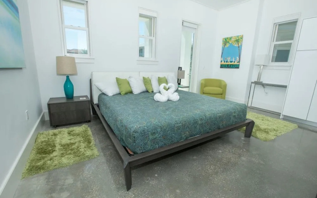 Seabreeze 5 Bedroom Home by RedAwning
