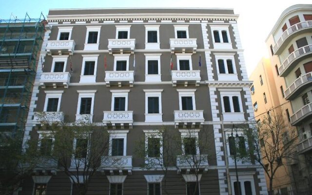 Hotel Garibaldi вид на фасад