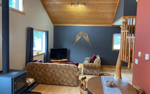 Gudjonson Getaway - 2 bed 2 bath Cabin