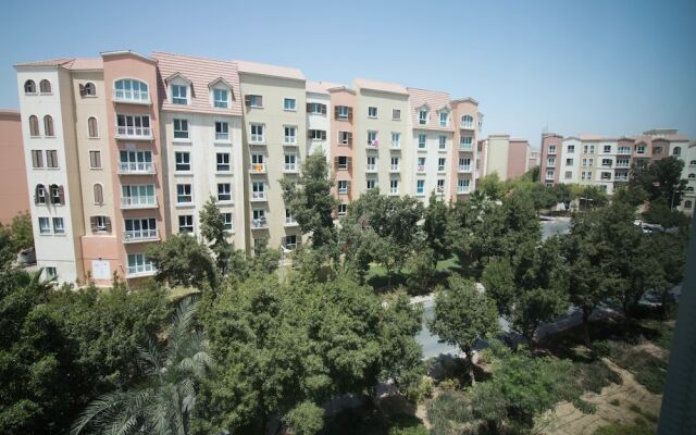 Отель One Perfect Stay - Discovery Gardens вид на фасад