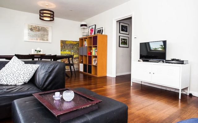 Spacious Top-Floor Flat With Stunning Roof Terrace