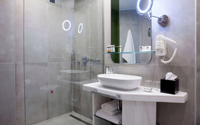 Zeus Essence Wyndham Athens Residence
