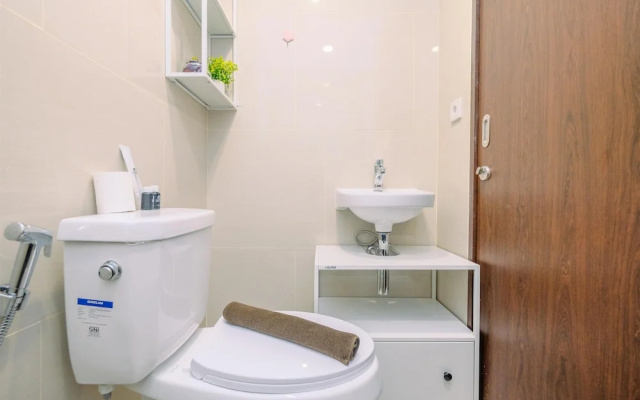 Modern Look And Comfy 2Br At Vasaka Solterra Apartment