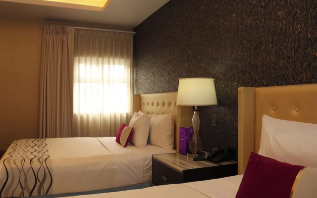 Hotel West Plaza