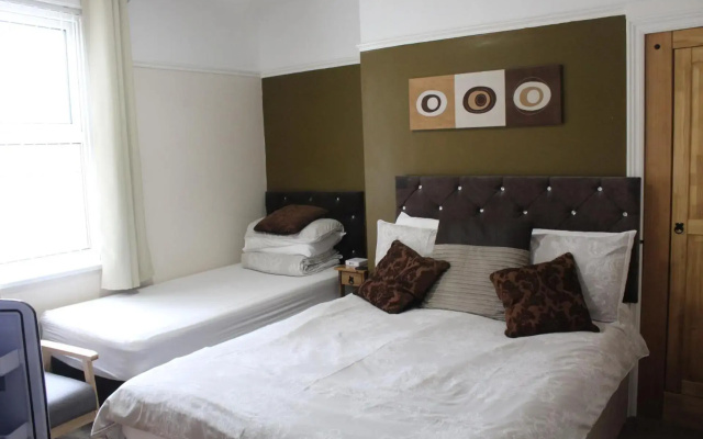 Oakwell Guest House