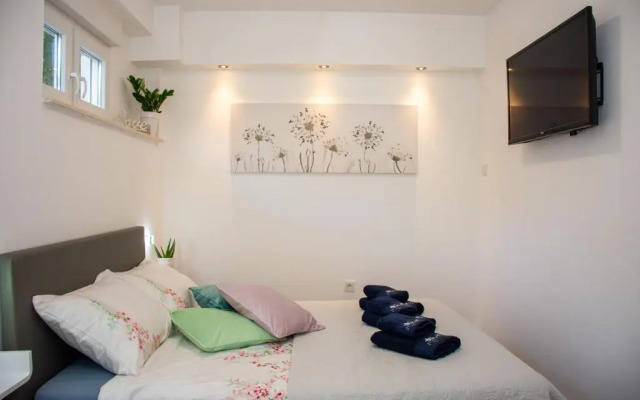 Apartment 7