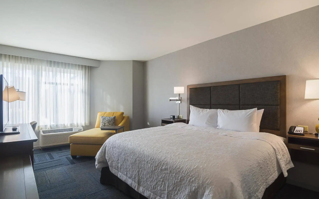 Hampton Inn Chicago North-Loyola Station