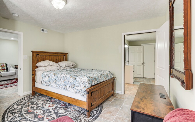 Near Bruce's Field, Downtown & Hospital! Cozy Unit