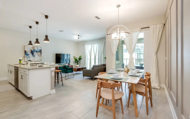 Stylish Home w/ Private Pool, 10 Min. From Disney!