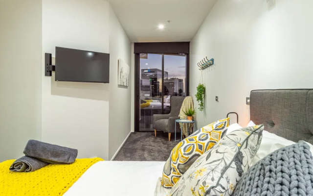 Luxury 3 Bed 2 Bath City Views