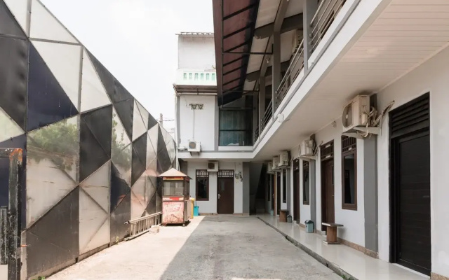 RedDoorz Syariah near Mall Of Serang