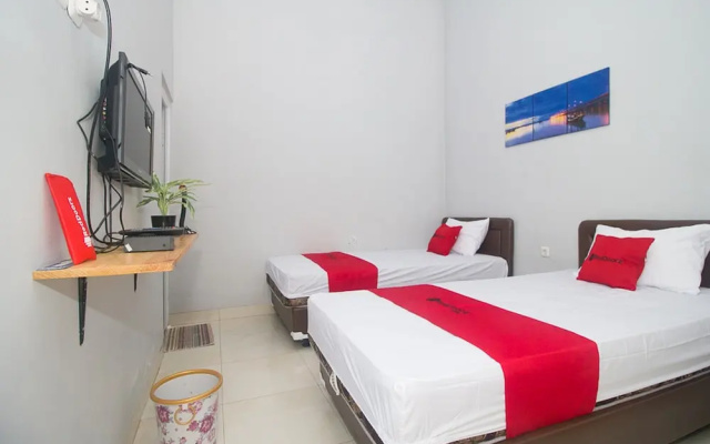 Semilir Hotel & Resto by Reddoorz Rooms
