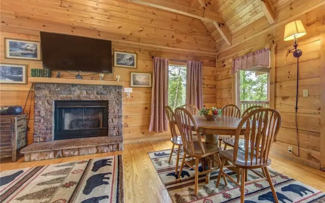 Bear Tracks - Two Bedroom Cabin