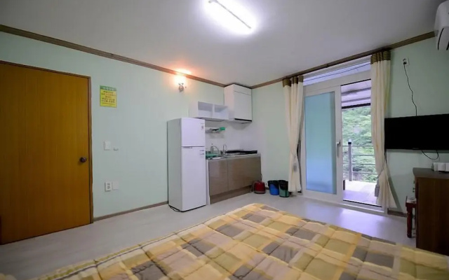 Jirisan Valley Pension