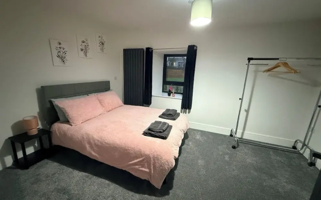 Luxury Home 5 Bedroom 3 Bathroom Games Room Parking
