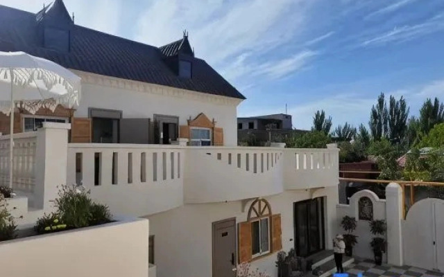 Yelaya Manor