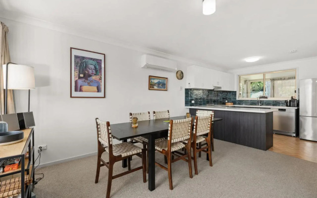 Stylish Family Beach House Walking Distance to 3 Beaches