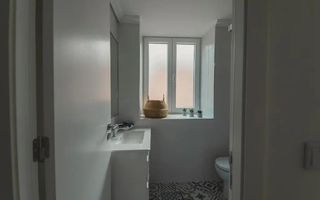Vibrant Porto Apartments - Heroismo's Metro
