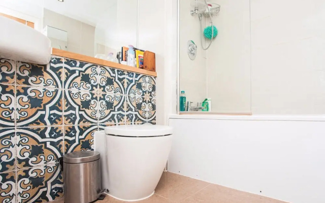 Lovely 1 Bedroom Apartment On the Canal
