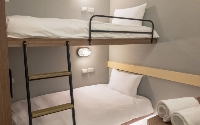 DiveCube Hotel