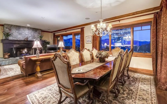 Hummingbird Retreat - Four Bedroom Townhome