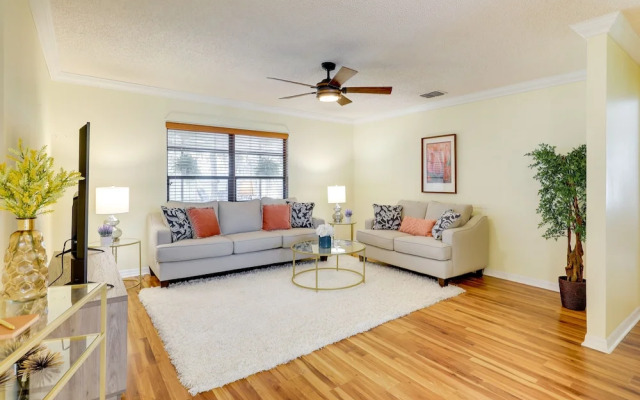 Valrico Vacation Rental 15 Mi to Tampa
