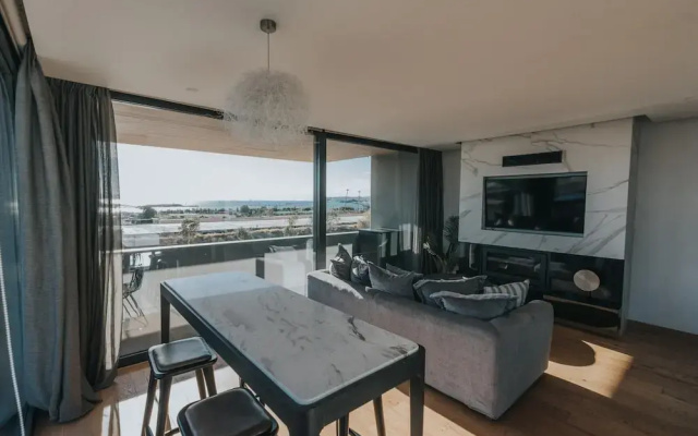 Earth Boutique Apartments Next to Stavros Niarchos