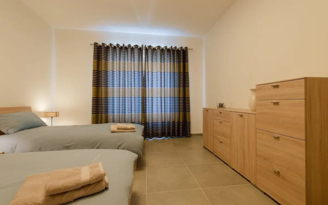 Seaview Apart IN Fort Cambridge With Pool