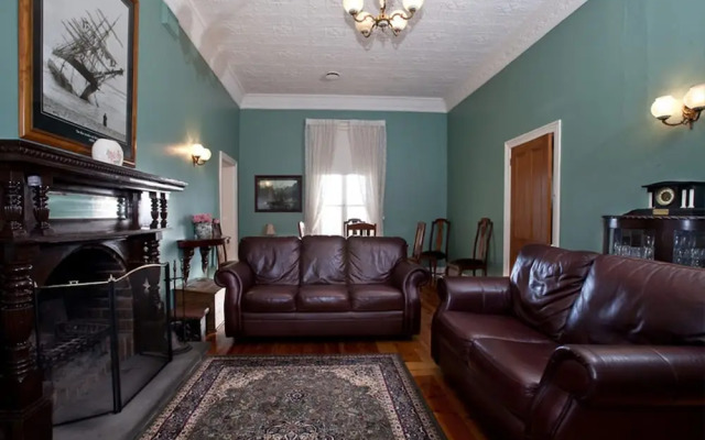 Seaton on Spence - Old world charm with modern living