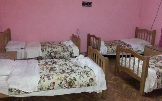 Hostel Tofi