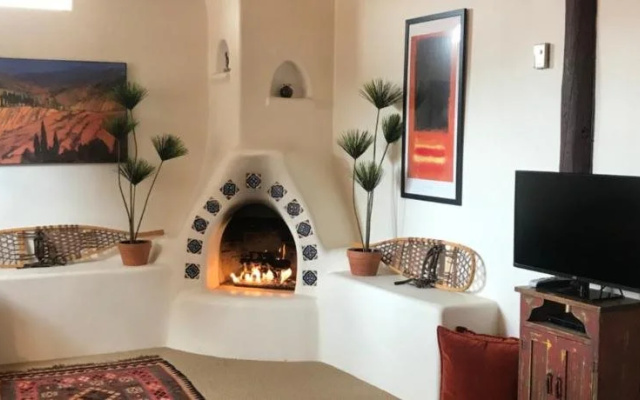 Old Taos Guesthouse B&B