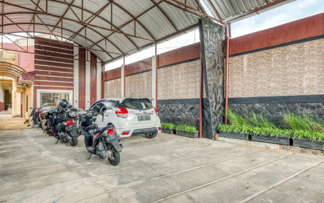 RedDoorz Syariah near Kebon Rojo Park Blitar