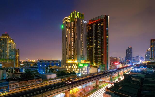 Отель Ibis Styles Bangkok Sukhumvit Phra Khanong Бангкок вид на фасад