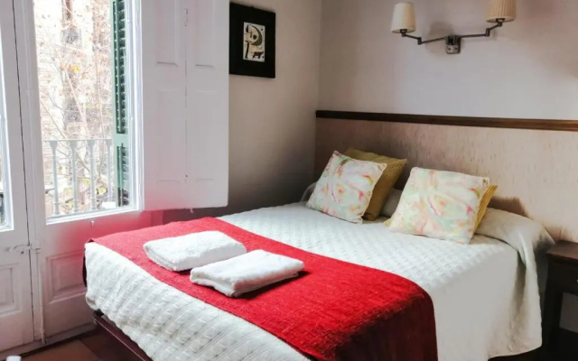 Casa Consell Gran Via Guest House