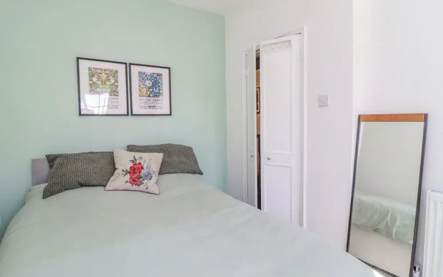 4 Pulmans Place