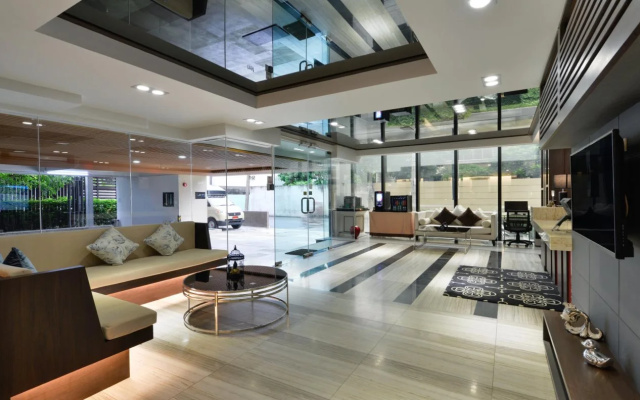 Ten Ekamai Suites Serviced Apartment