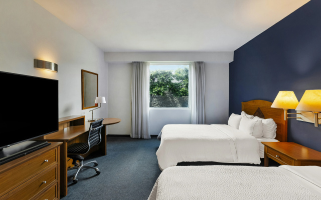 Fiesta Inn Express San Luis Potosí Oriente