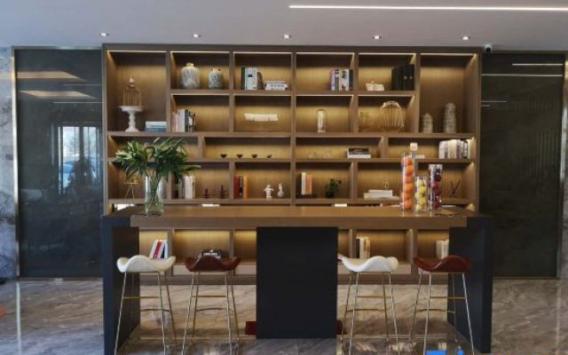 Season Hotel
