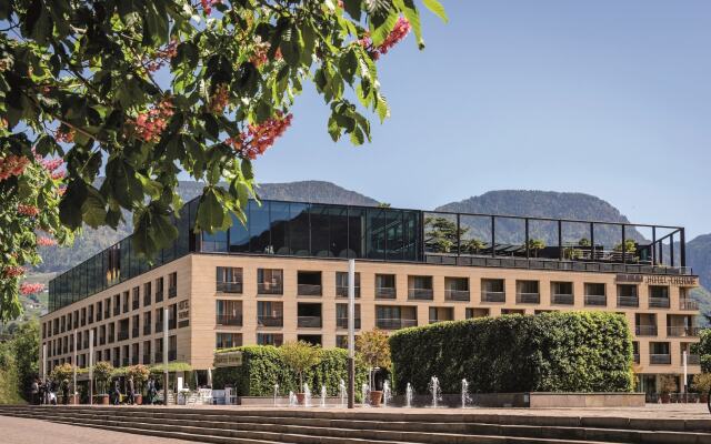 Hotel Therme Meran - Terme Merano Меран вид на фасад