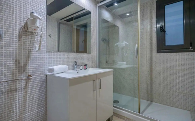 Modern and bright apartment in Eixample 2-2