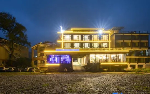 Bonfire Villa · Creekside · Starry Sky Pool Family Vacation Homestay (Moon Bay Scenic Area)
