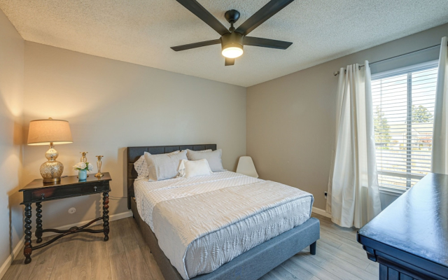 Cozy Fresno Condo w/ Balcony & Pool Access