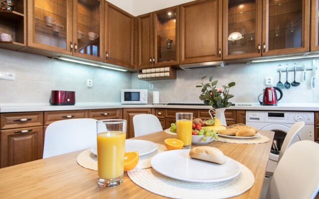 Отель Lovely Apartment on Mala Strana just 10 mins walk to scenic places Чехия, Прага - отзывы, цены и фото номеров - забронировать отель Lovely Apartment on Mala Strana just 10 mins walk to scenic places онлайн